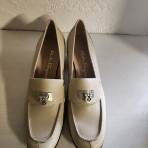 Salvatore Ferragamo Sport Beige Leather Gancini Loafers Block Heel Pump Italy 9B